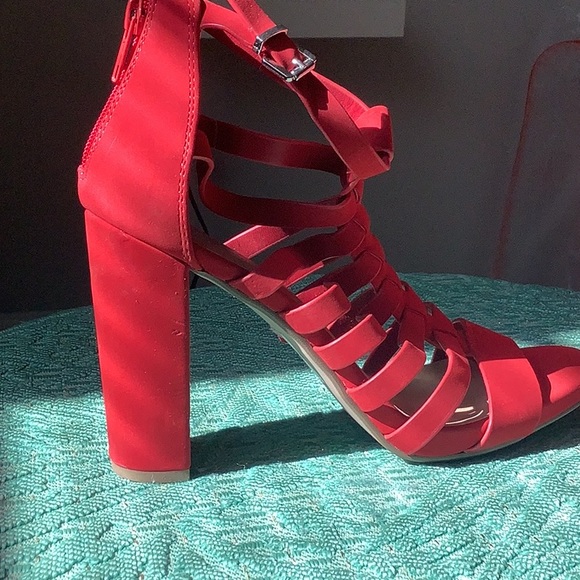 ❤️🔥❤️🔥LADIES RED HEELS❤️🔥❤️🔥 - Picture 3 of 5
